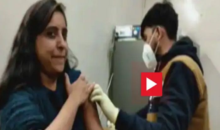 Zee News Reporter Pooja Makkar Becomes First Journalist to Get Bharat Biotech's Covaxin | Watch