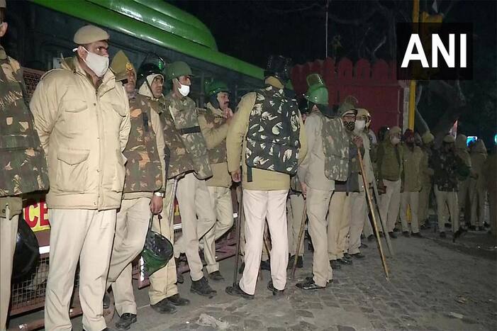 दिल्ली में ट्रैक्टर रैली के हिंसक प्रदर्शन पर अब तक 15 FIR दर्ज, 83 पुलिसकर्मी हुए थे घायल, अब और सुरक्षा बढ़ाई