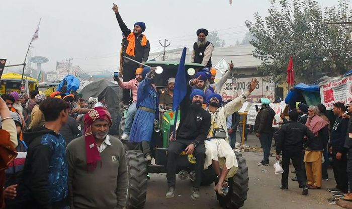 Farmers Tractor Parade: तो किसानों को नहीं मिली दिल्ली में ट्रैक्टर परेड निकालने की अनुमति? यूनियनों ने पुलिस से मांगी लिखित परमीशन