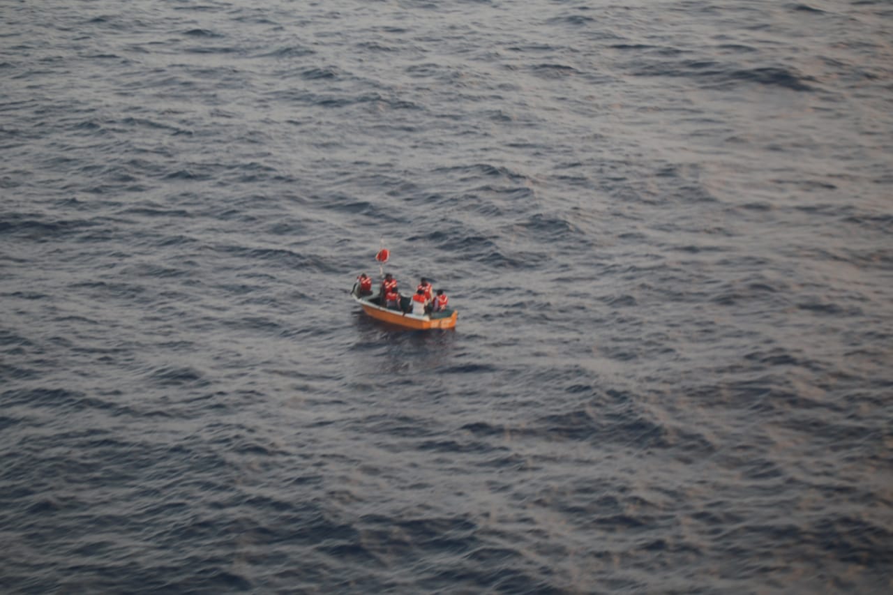 Lakshadweep: Amid Adverse Weather, 7 Crew Members of Sunken Ship Rescued in Daring Air-Sea Operation