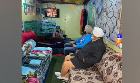 Feeling Homesick, Jalandhar Farmer Turns Truck Into Makeshift Apartment With Sofa, TV & a Toilet Too!