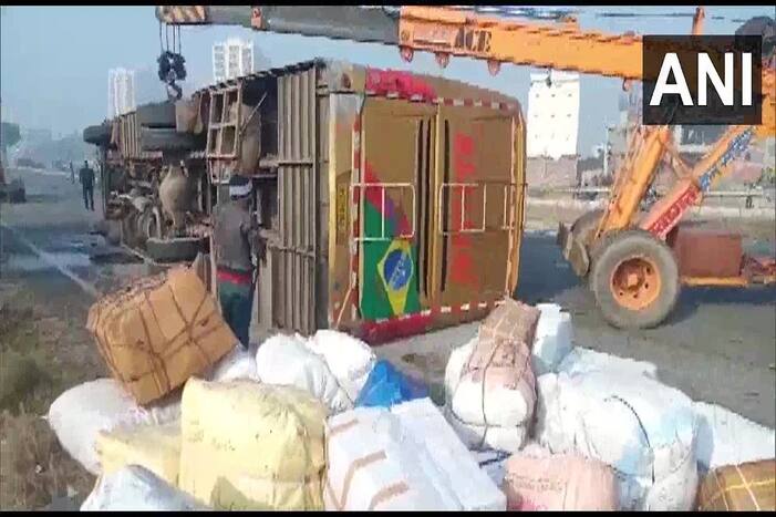 Tragedy on Delhi-Jaipur Highway: Bus Overturns Near Neemrana, Injured Rushed to Hospital