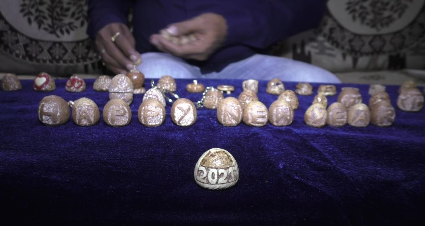 OMG! This Surat Miniature Artist Carved Magnificent Artefacts on Betel Nuts