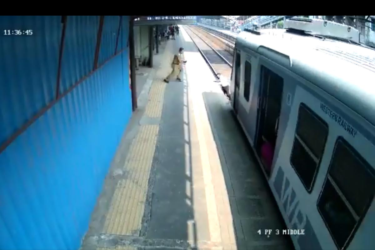 Video: सांसें थामने वाला वाकया, रेलवे ट्रैक पर 60 साल का वृद्ध उतरा और तभी आ गई ट्रेन... देखें फिर क्‍या हुआ