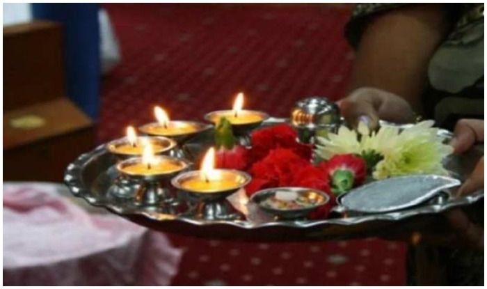 Faith tips:  पूजा के बाद क्यों जरूरी होती है आरती? यहां जानें इसका महत्व और करने का तरीका