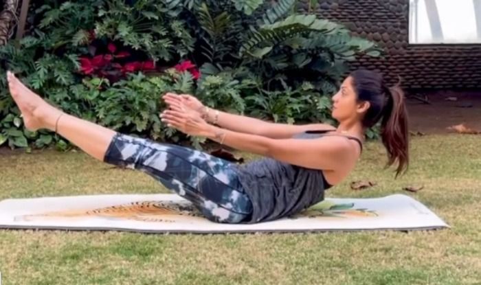 Shilpa Shetty Yoga Tips to Relieve Stress: अगर आप तनाव से हैं ग्रस्त तो फॉलो कीजिए शिल्पा शेट्टी के टिप्स- Video