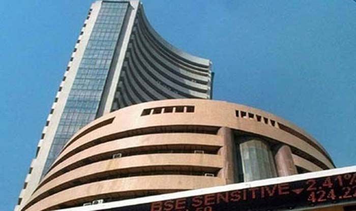 Sensex news update: लगातार दूसरे दिन गिरकर बंद हुआ शेयर बाजार, सेंसेक्स 81 अंक नीचे बंद