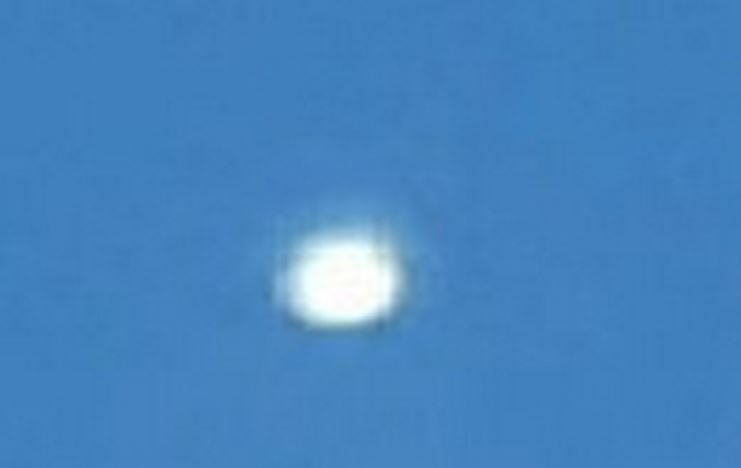 Pakistani Pilot Spots Very Shiny UFO in the Sky, Says Could be a