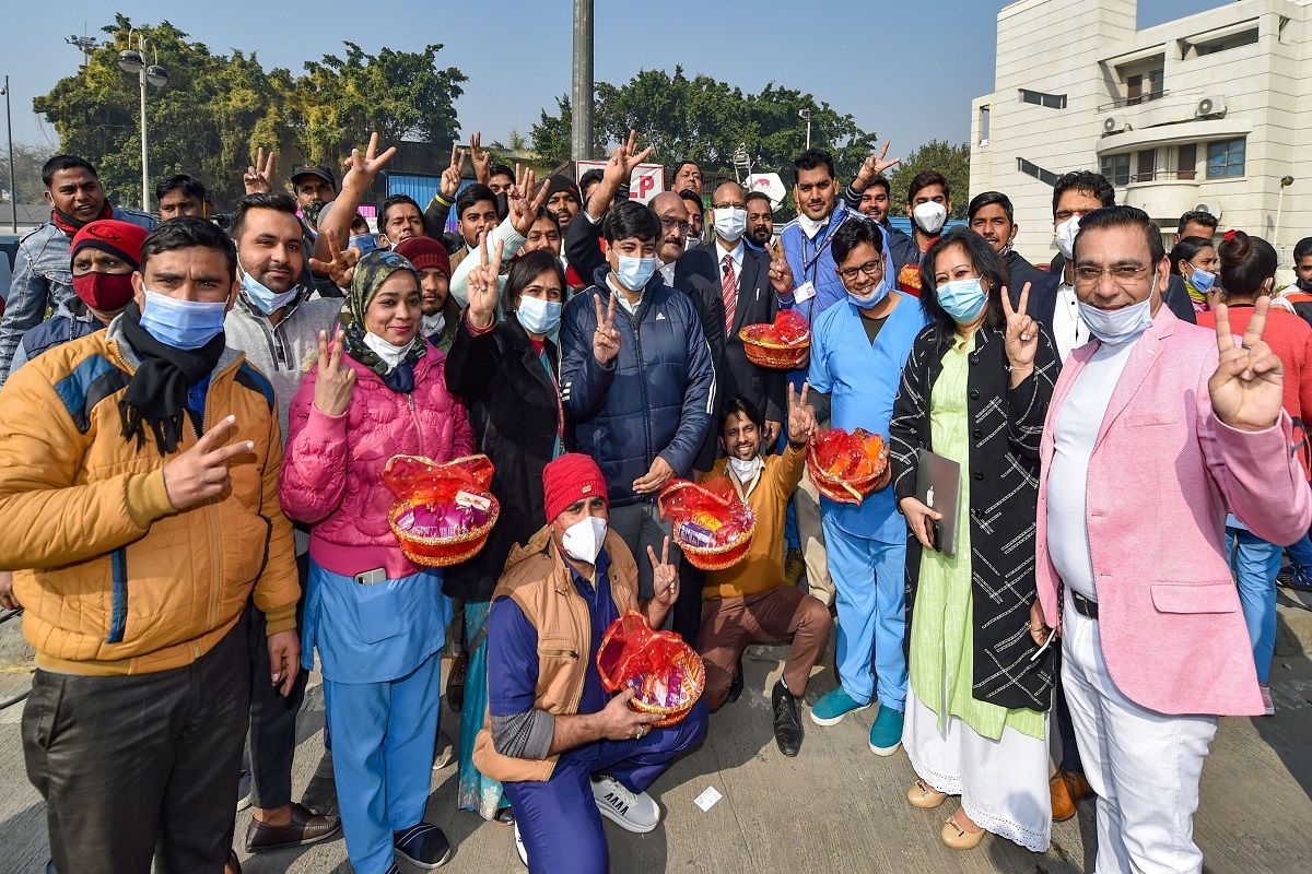 2 Vaccines, 1,65,714 Inoculated: India Completes Day 1 of COVID-19 Vaccination Drive, Health Minister Calls it 'Sanjeevani'