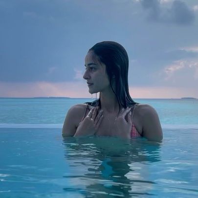 Ananya Panday Hot Photos: चंकी पांडे की बेटी अनन्या पांडे ने Instagram