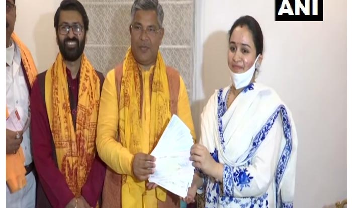 Mulayam Singh Yadav की बहू Aparna Yadav ने राम मंदिर के लिए 11 लाख रुपए दान में दिए, फैमिली को लेकर दिया बड़ा बयान