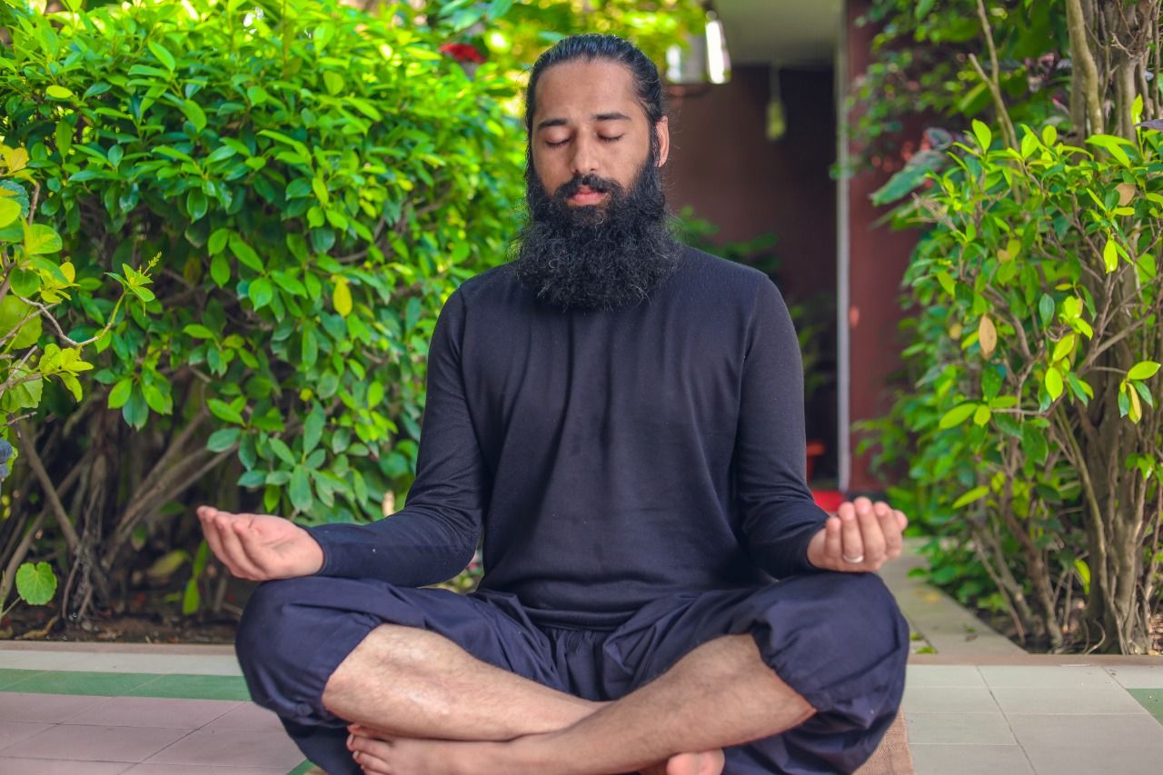 Bhastrika Pranayama: Learn the How and Benefits of Performing Bellows  Breath - YOGA PRACTICE