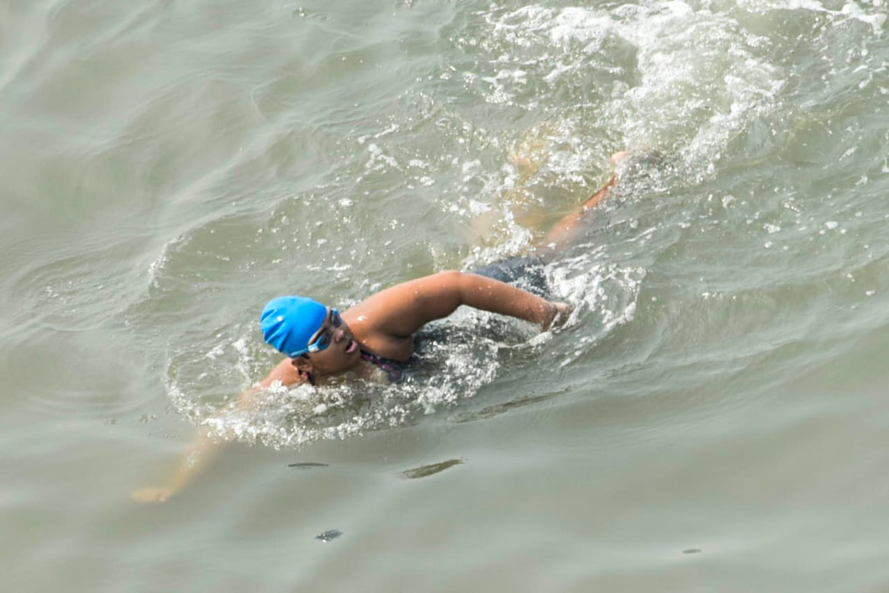 12-Year-Old Girl Swims 36 km in Arabian Sea to Promote Autism Awareness
