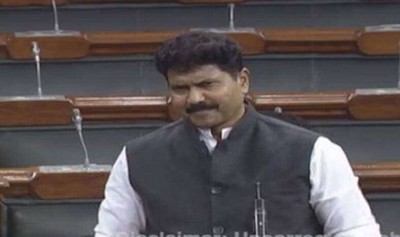 MP Mohan Delkar ने ऑफिशियल लेटरपैड पर लिखा था 15 पेज का Suicide Note, मुंबई पुलिस फैमिली मेम्बर्स से करेगी पूछताछ