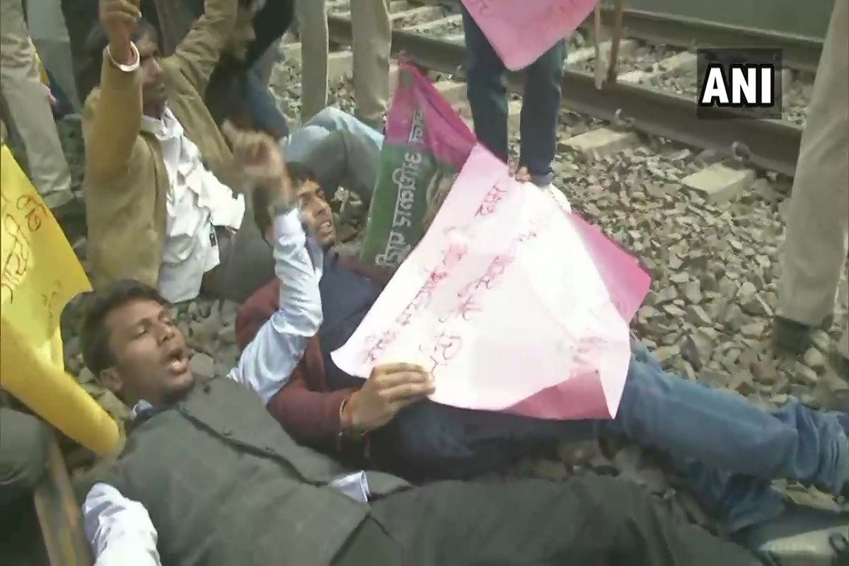 Rail Roko Andolan Feb 18 LIVE: Entry/Exit Gates of Many Delhi Metro Stations Shut, Agitation Seen on Patna Junction | LATEST UPDATES