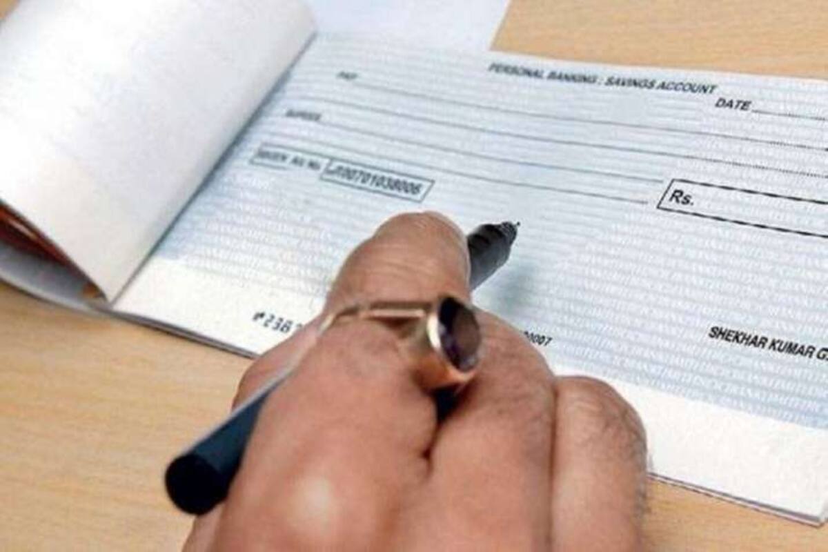 Bank Customer Alert: Cheque Books of These Banks Will Not be Valid From Oct 1 | Details Here