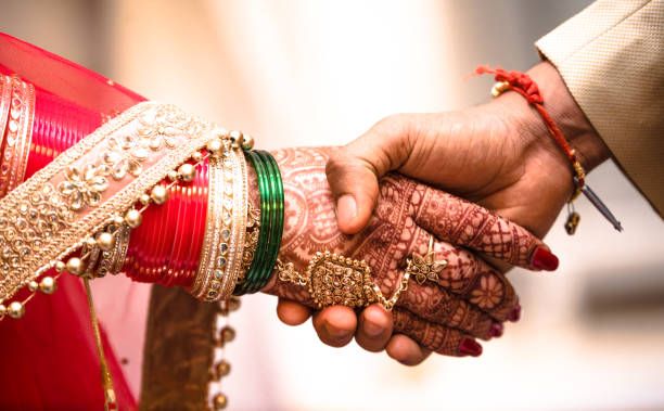 Wedding Twist: Bride Runs Away With Her Boyfriend, Groom Marries Her 15-Year-Old Sister!