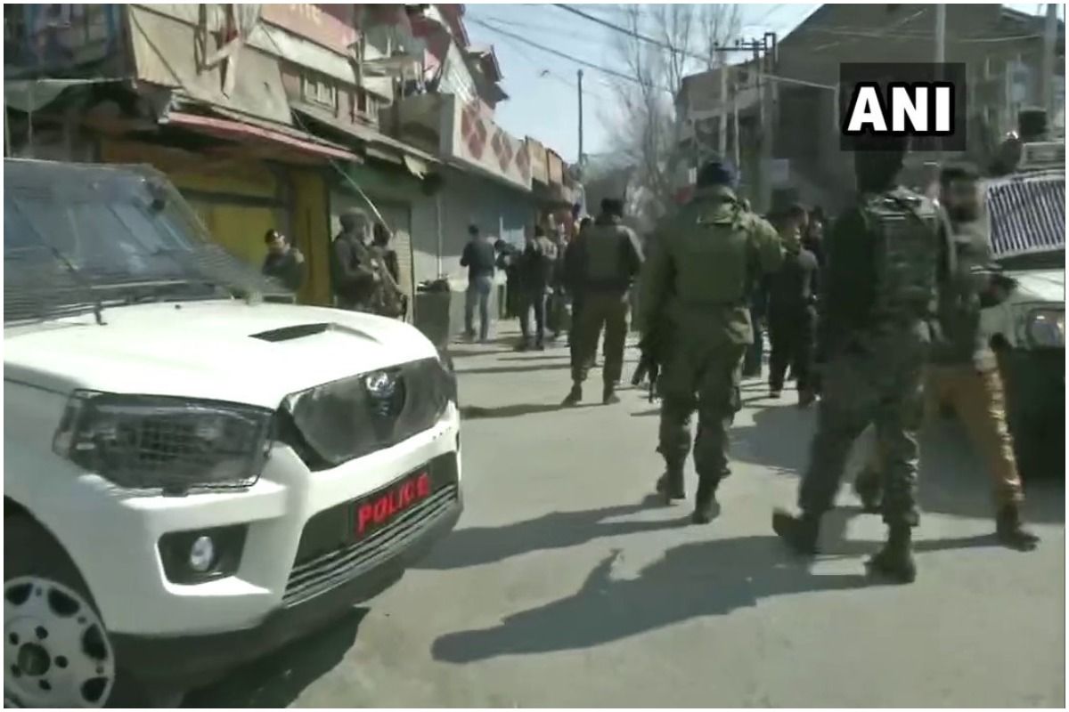 जम्मू-कश्मीर में 6 घंटे के अंदर दूसरा आतंकी हमला, फायरिंग में दो पुलिसकर्मी शहीद