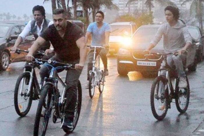 Throwback Tuesday! When Shah Rukh Khan, Salman Khan Cycled Through Streets of Mumbai