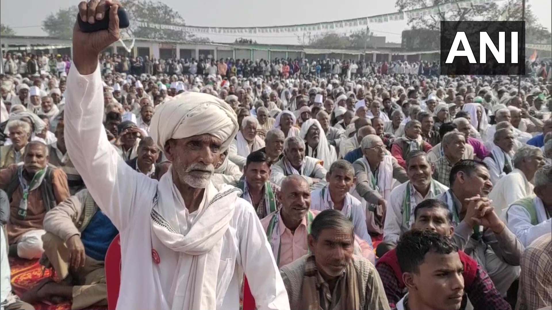 कृषि कानूनों के फायदे बताने पहुंचे BJP कार्यकर्ताओं को किसानों ने पीटा, केंद्रीय मंत्री का भी विरोध, जमकर बवाल