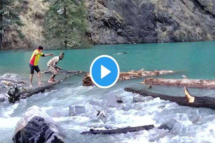 Rishi Ganga में Glacier Burst के बाद बनी झील का फ्लो बढ़ाया जा रहा है, सामने आया ये वीडियो