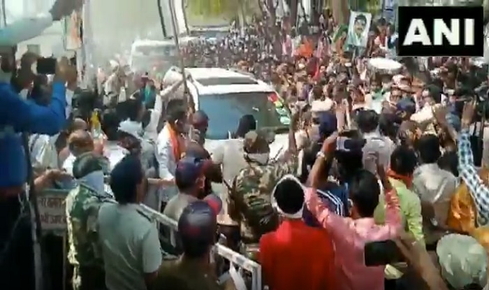 Huge Crowd Gathers as Murder-accused Maharashtra Minister Sanjay Rathod Visits Temple | WATCH