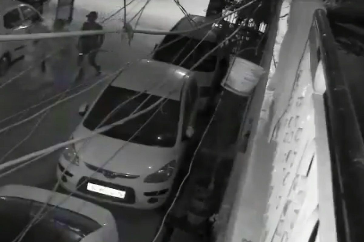 Delhi Woman Carrying Baby Stabbed to Death While Resisting Snatching, Video Caught on CCTV