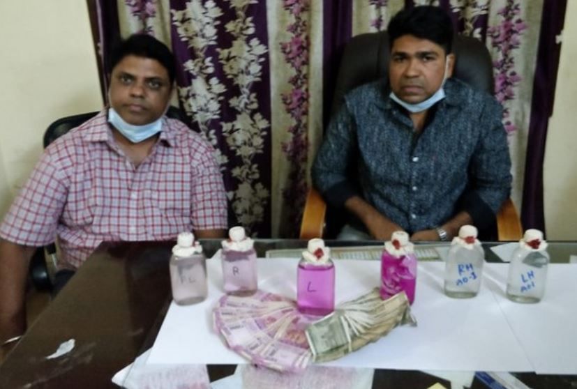Two Commercial Tax officers Arrested for Accepting Bribe of Rs 40,000 in Hyderabad Two Commercial Tax officers Arrested for Accepting Bribe of Rs 40,000 in Hyderabad