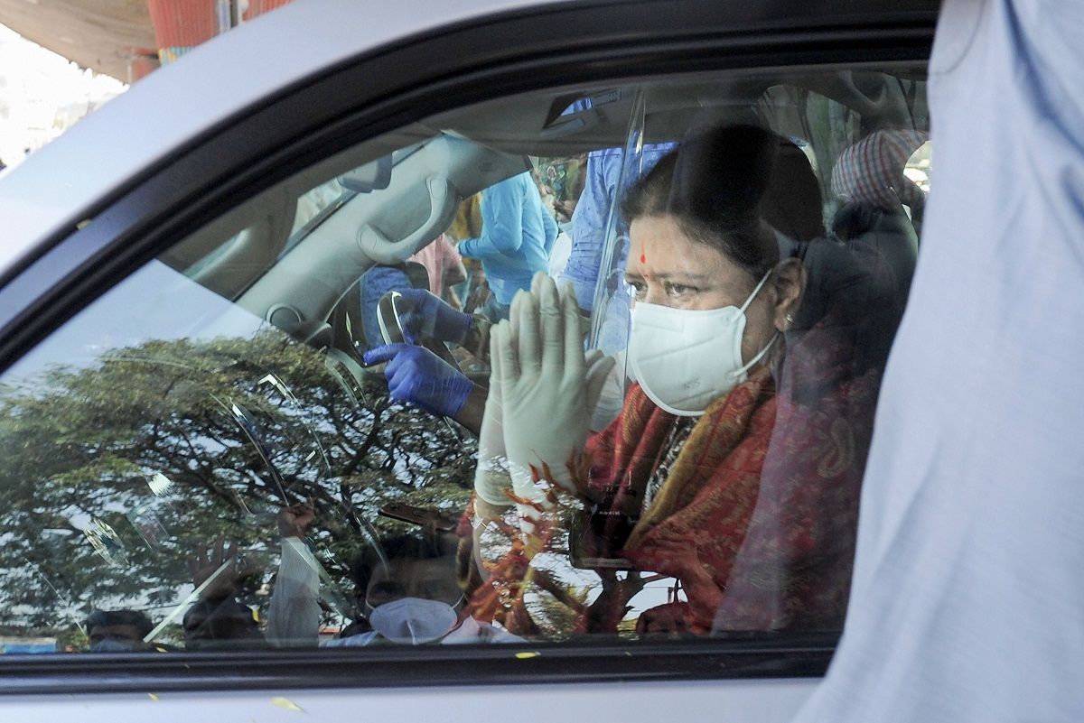 After Serving Jail Time & Battling COVID, Sasikala Set to Return to Tamil Nadu on Feb 7. Here's How It Changes Things