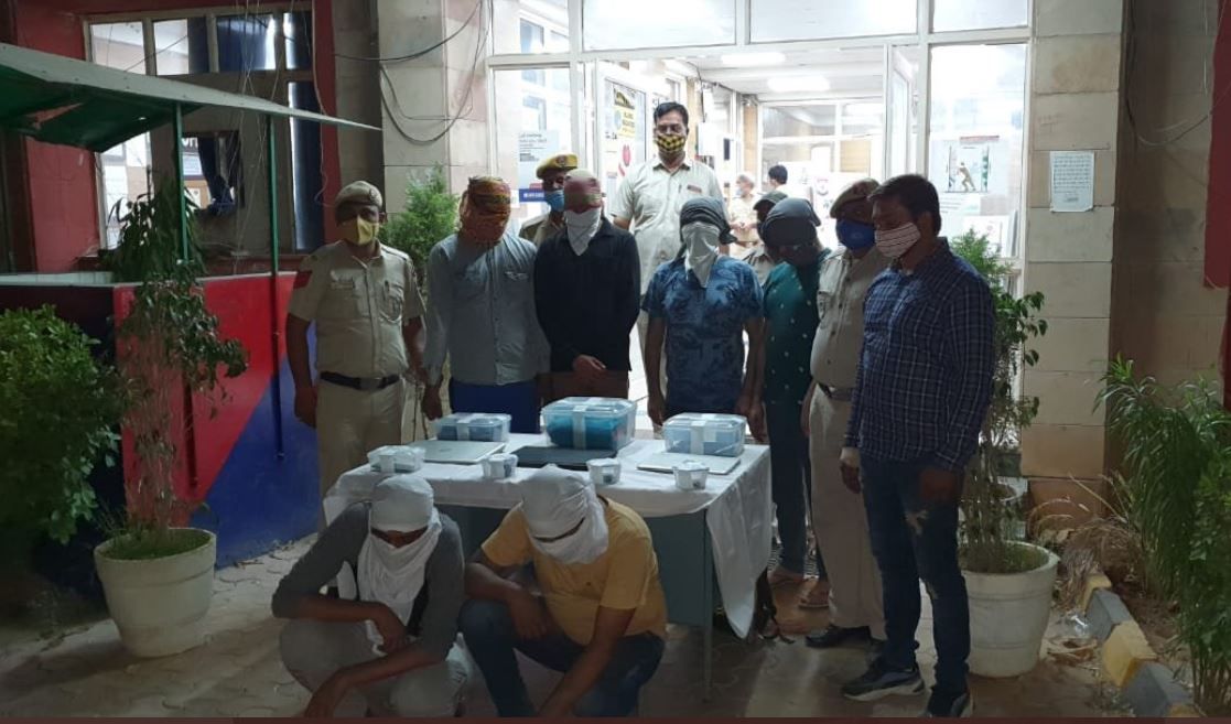 'Special 26': Inspired by Bollywood Flick, Gang Robs Doctor's House in Delhi's Pitampura; 3 Arrested