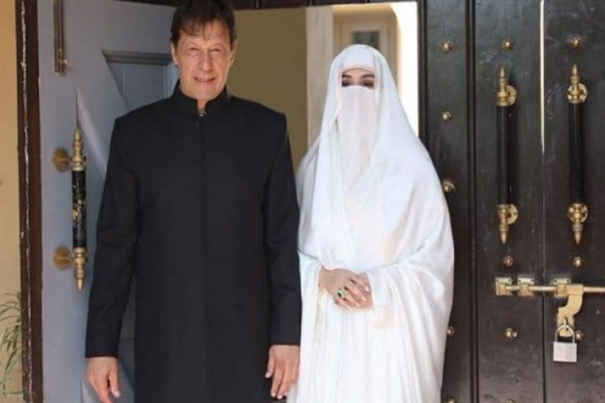 Pakistan PM Imran Khan with his wife and country's First Lady Bushra Bibi. Photo: Twitter
