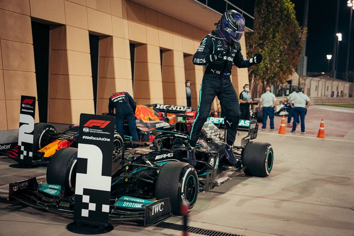 F1 2021: Lewis Hamilton Holds off Max Verstappen to Win Season Opener at Bahrain Grand Prix