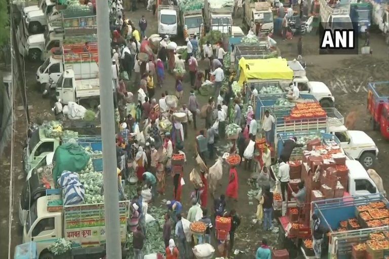 WATCH VIDEO As Nagpur Heads For Weeklong Lockdown, Large Crowd Seen at Sitabuldi And Cotton