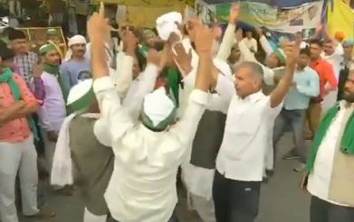 Watch Farmers Protesting In Ghazipur Border Sing And Dance To Celebrate Holi India Com