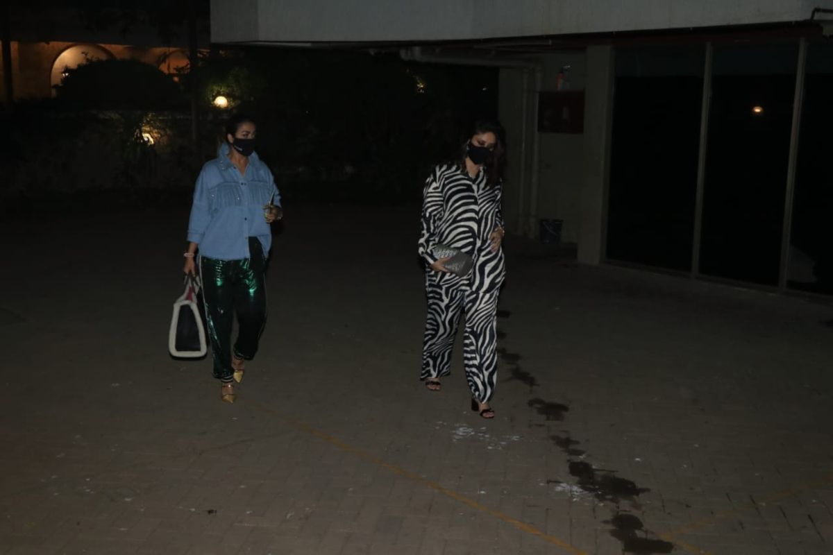 Kareena Kapoor Khan comforts herself with style in her post-baby look in casual zebra print co-rds