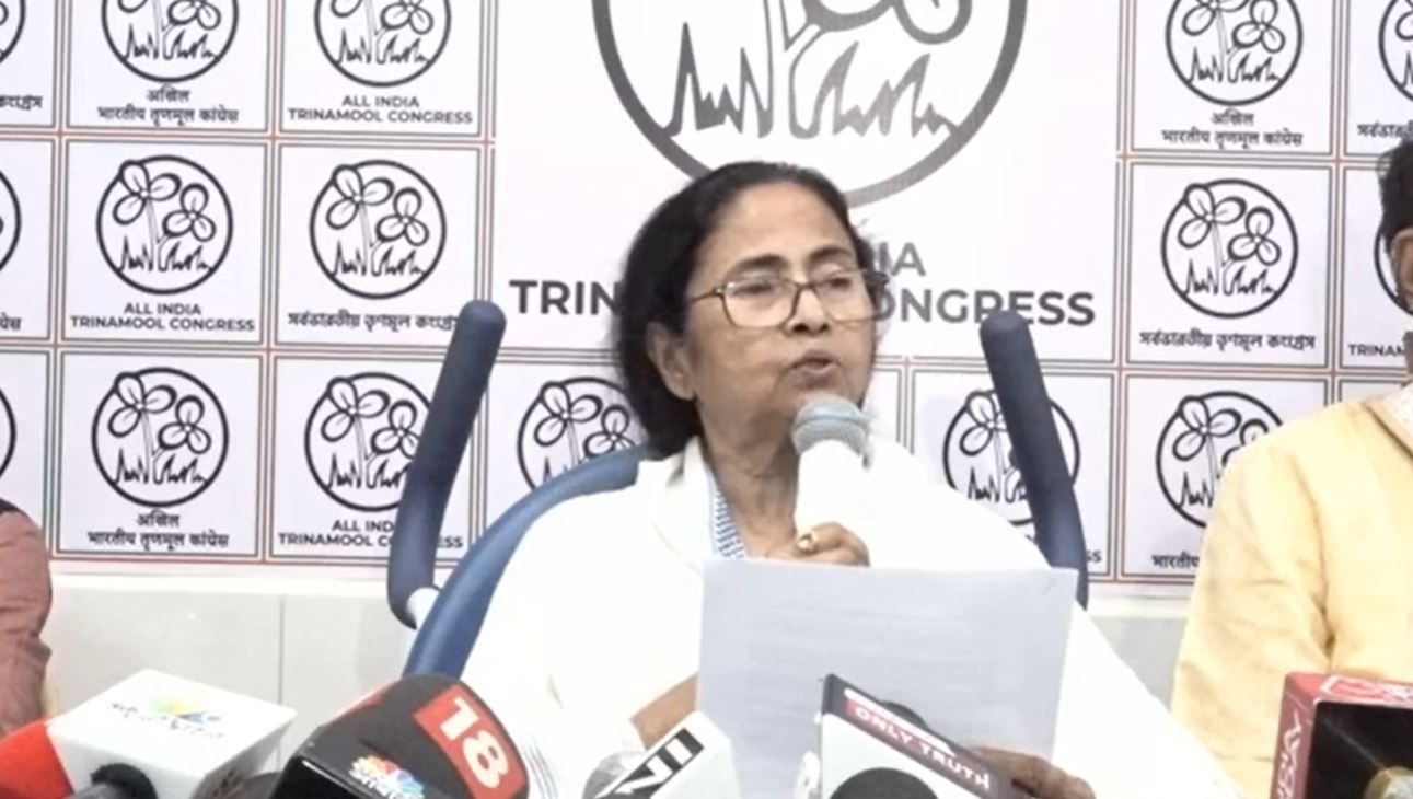 Mamata Banerjee Releases TMC's Manifesto for Bengal Elections, Promises 5 Lakh Jobs