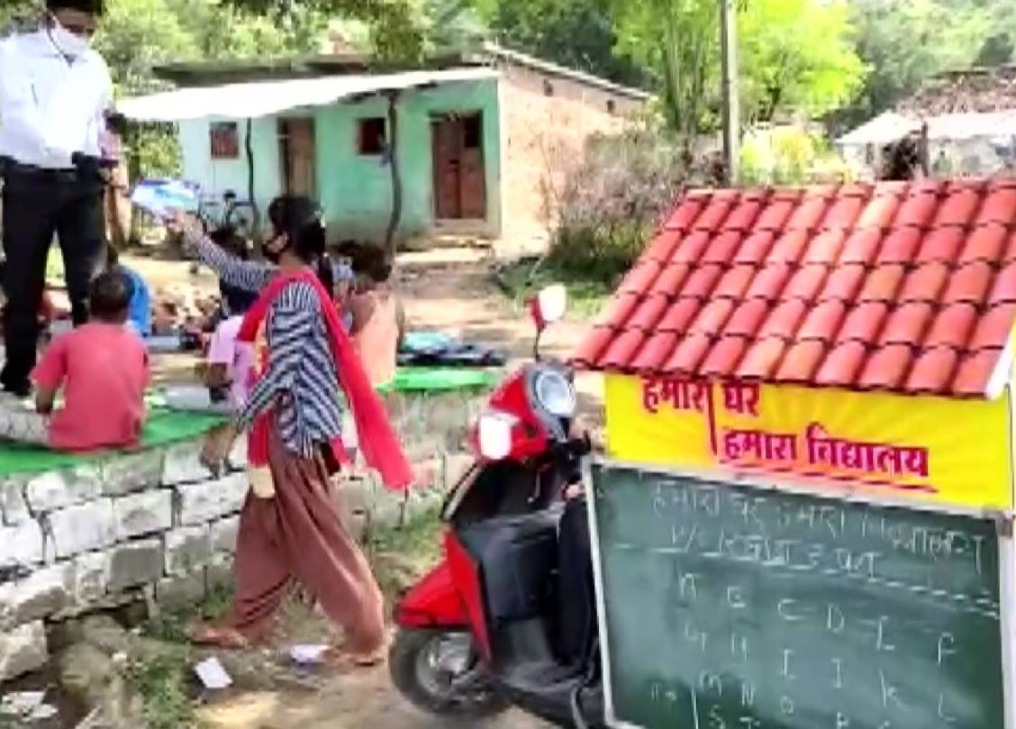 MP School Teacher Sets up Mini-library on his Scooter to Teach Rural Children from Different Villages