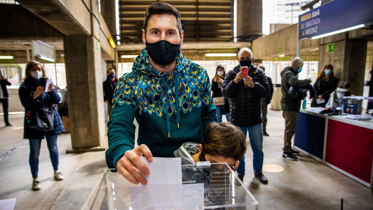 Lionel Messi And Other Barca Players Cast Vote for Barcelona Presidential Election at Camp Nou