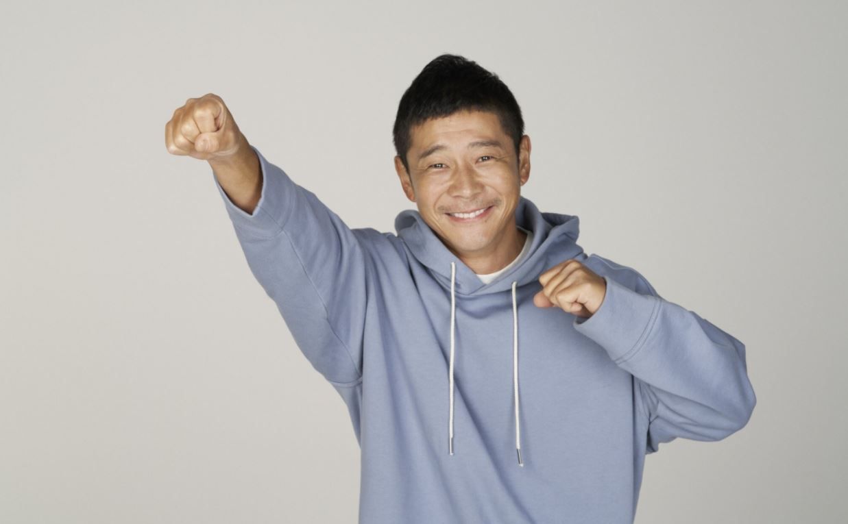 Wanna Hop on for a Free Ride to the Moon? This Japanese Billionaire is Looking for 8 People Who can Join Him for the Voyage