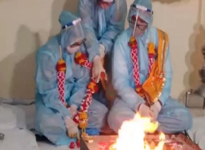 Viral Video: Couple in Ratlam Take Saat Pheras Wearing PPE Kit After Groom  Tests Covid Positive | Watch