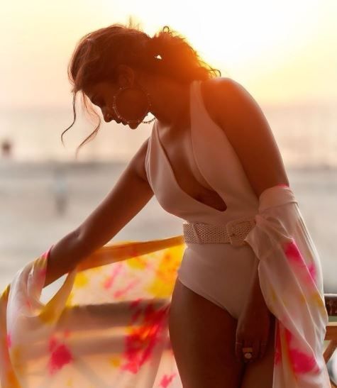 Jennifer Winget in Sultry White Monokini Photo Credit: Instagram/@jenniferwinget1