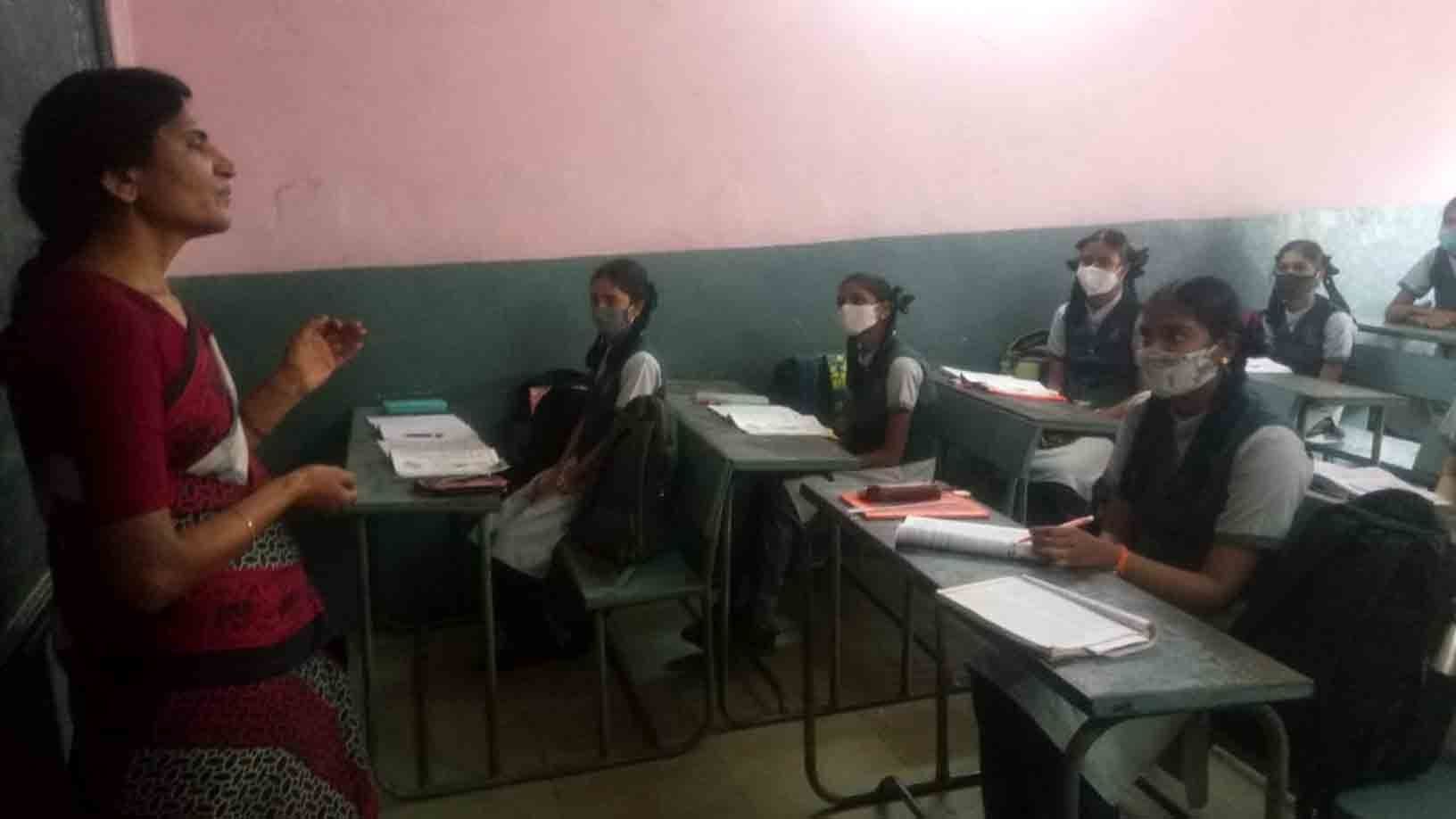 All Schools in UP from Class 1-12 to Remain Closed Till April 30