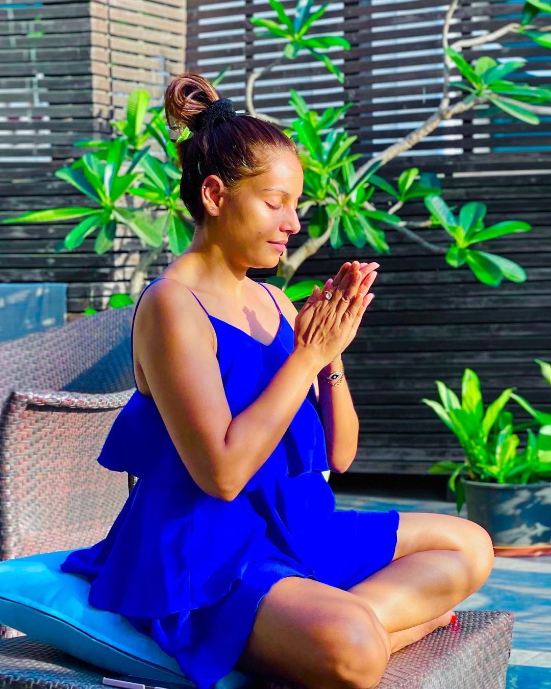 Bipasha Basu prays for all: बिपाशा ने सभी के लिए की प्रार्थना, कहा- इंसानियत वक्त की जरूरत - Bipasha basu prays for all says humanity is the need of the hour see