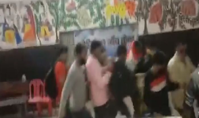 Video: Passengers Rush Outside Buxar Station To Avoid Mandatory Corona Test | Watch