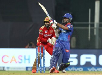 IPL 2021: लगातार तीसरी जीत के साथ शीर्ष पर बरकरार RCB; नंबर-1 बल्लेबाज बने शिखर धवन