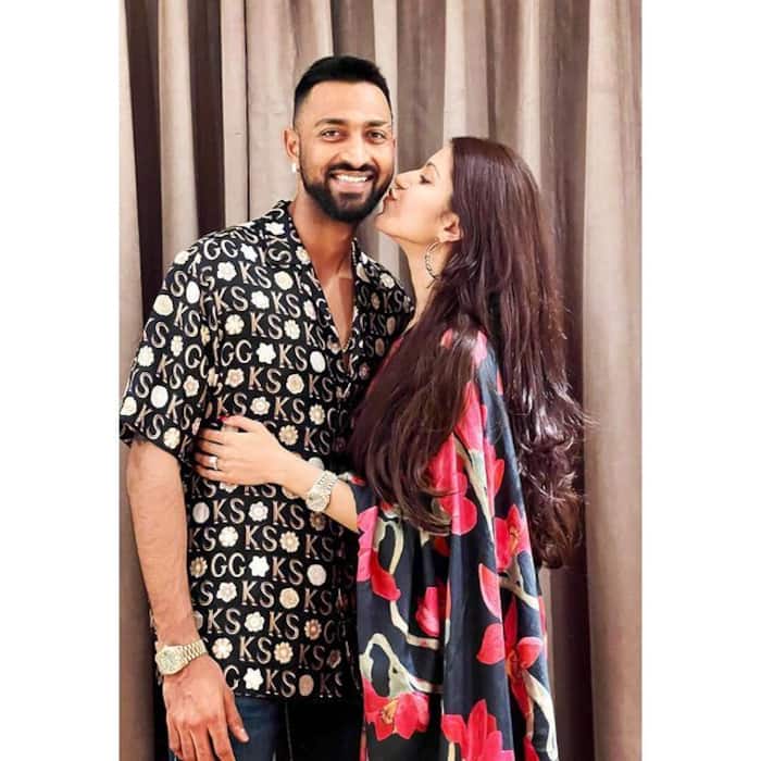 Krunal Pandyas Wife Pankhuri Sharma  13