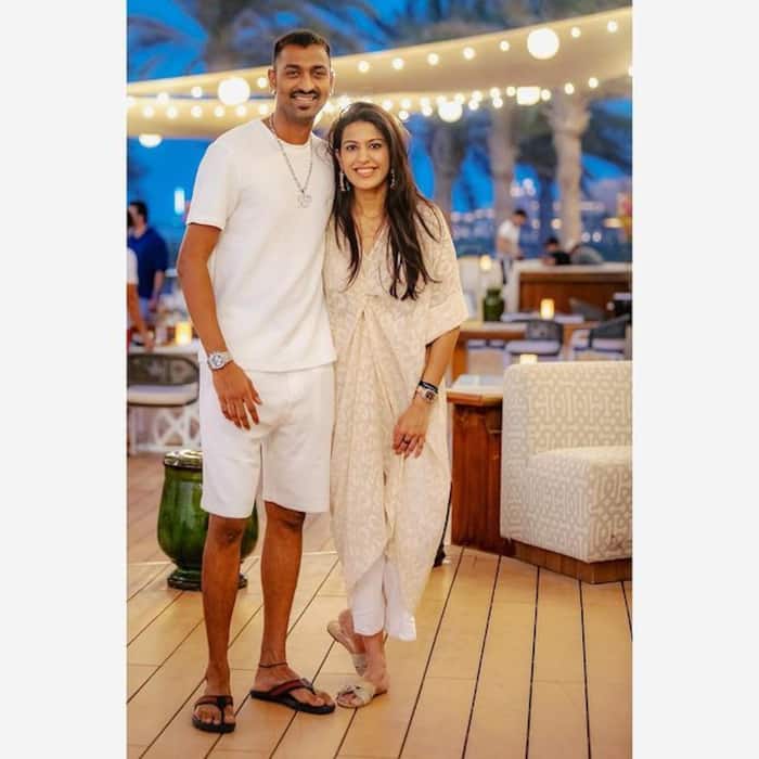 Krunal Pandyas Wife Pankhuri Sharma  15