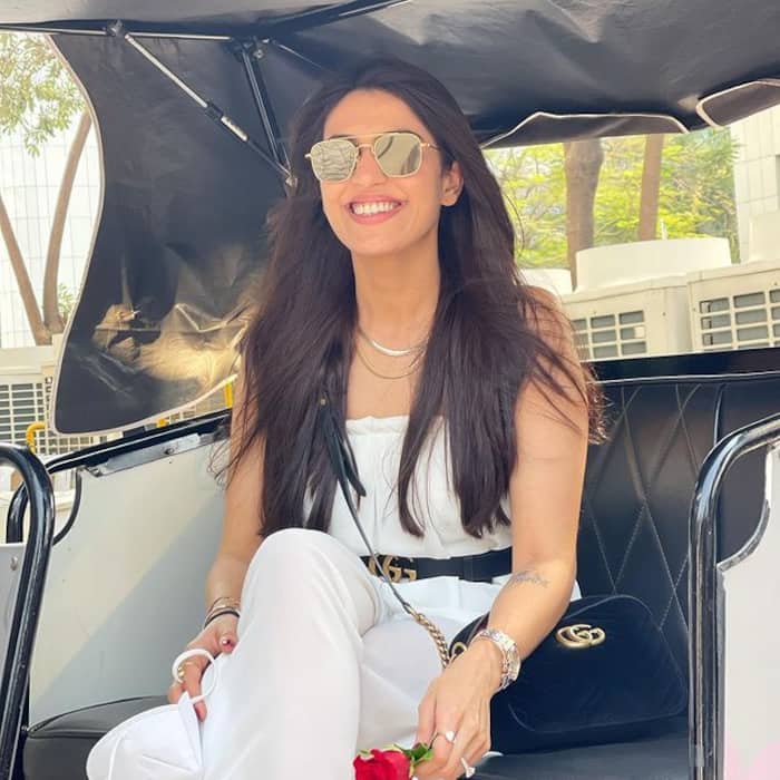 Krunal Pandyas Wife Pankhuri Sharma  22