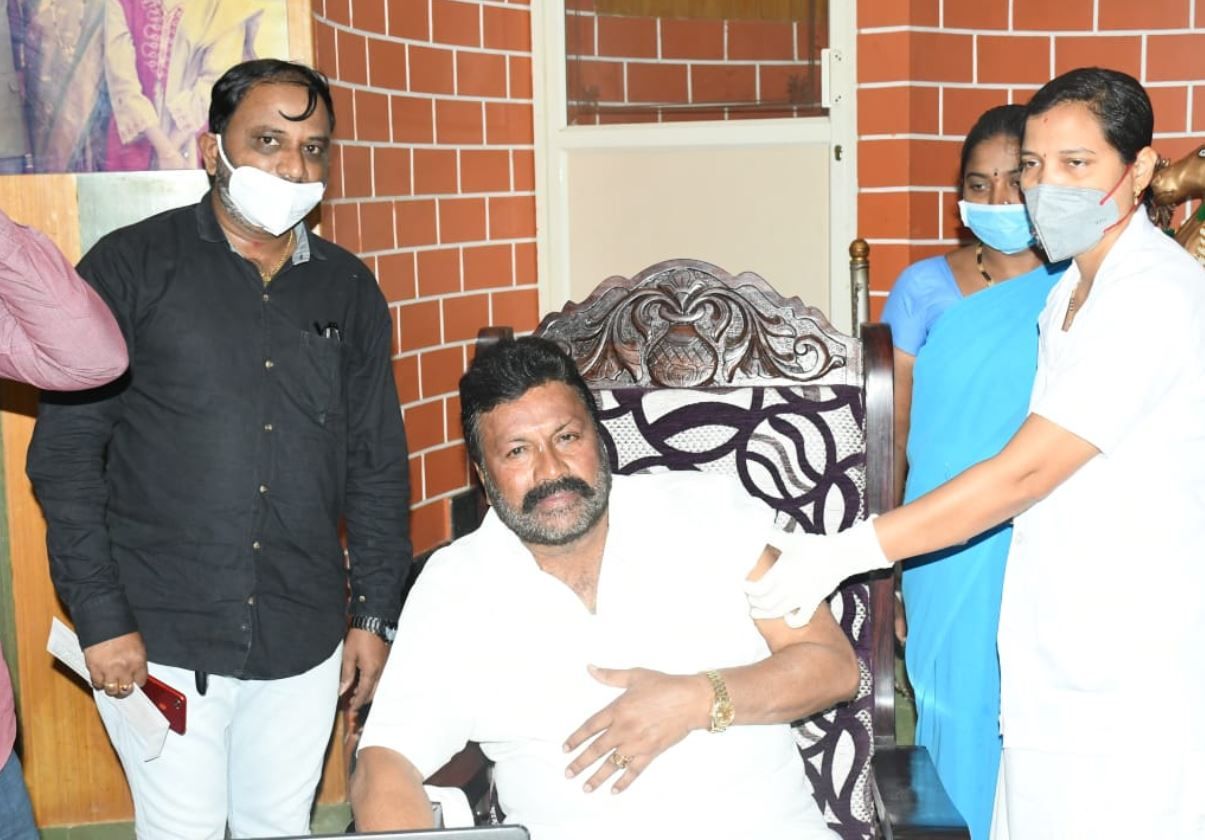 Karnataka Health official Suspended For Giving COVID Vaccine to Minister, Wife at Home