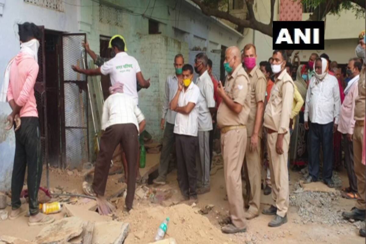 1200px x 800px - Five of Family Killed in House Collapse in UP